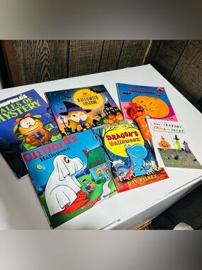 Kids Halloween Book and toy bundle lot !